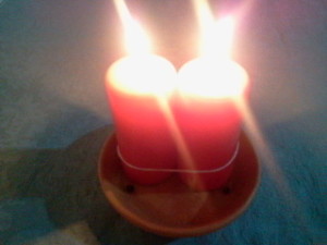 las dos velas arden juntas